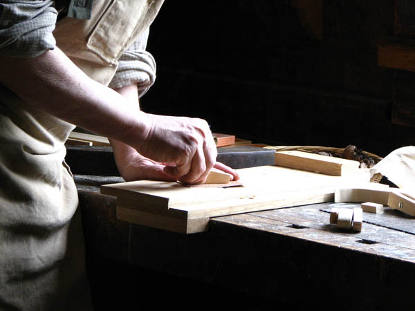 Nuestro equipo de profesionales cuenta  con muchos años de contrastada <strong>experiencia</strong> en el sector de la <strong>carpintería de madera en Valdemorales</strong>.